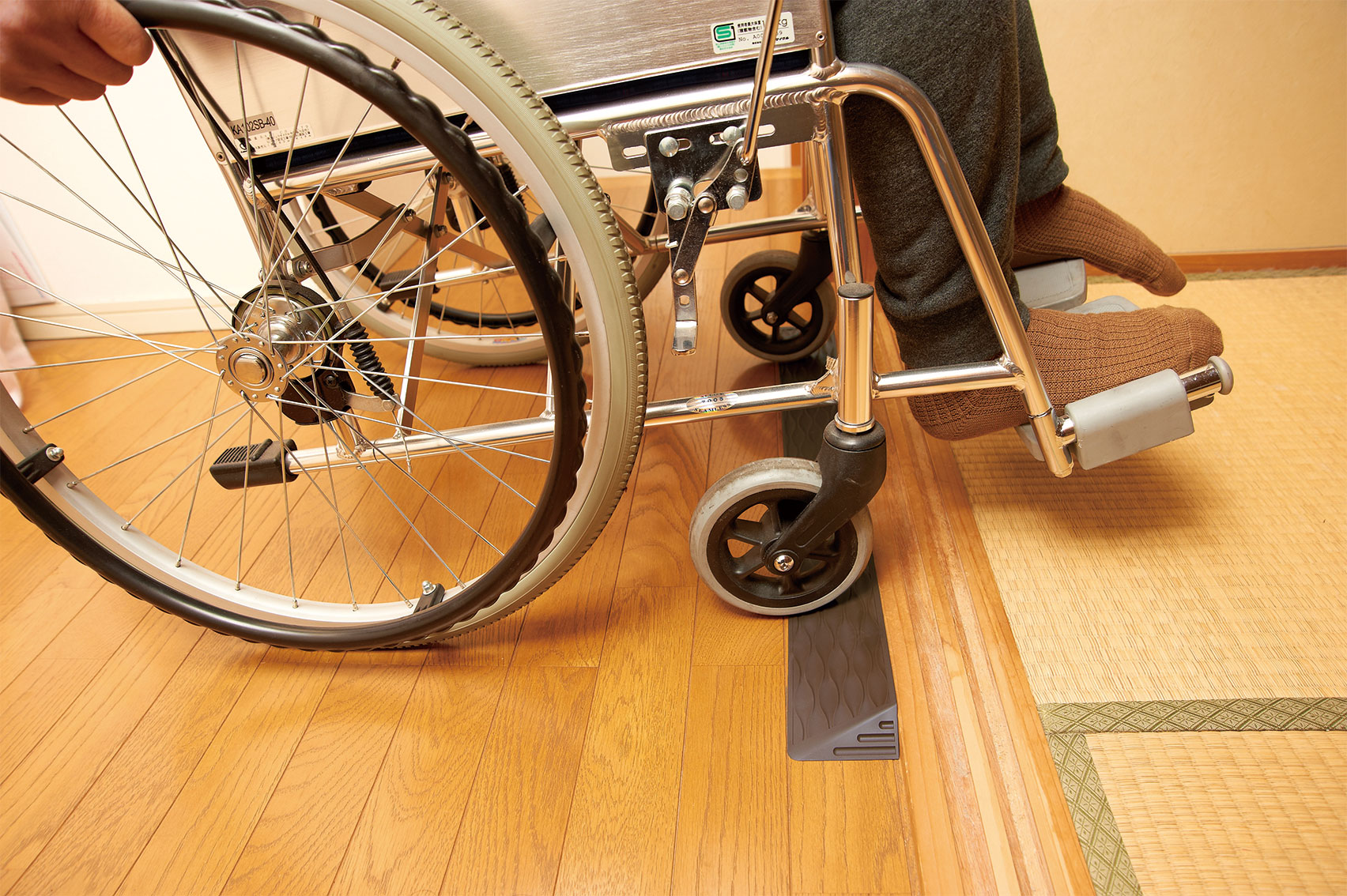 KS-0416-07　車椅子　スロープ　ダンスロープ　255cm 車いす用可搬形スロープ ダンスロープGO｜ゴム手袋の株式会社